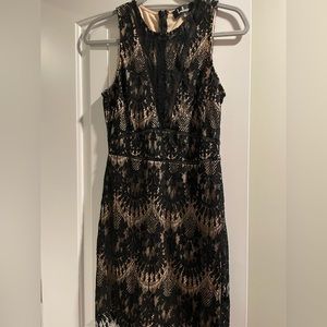 Lulus lace dress small